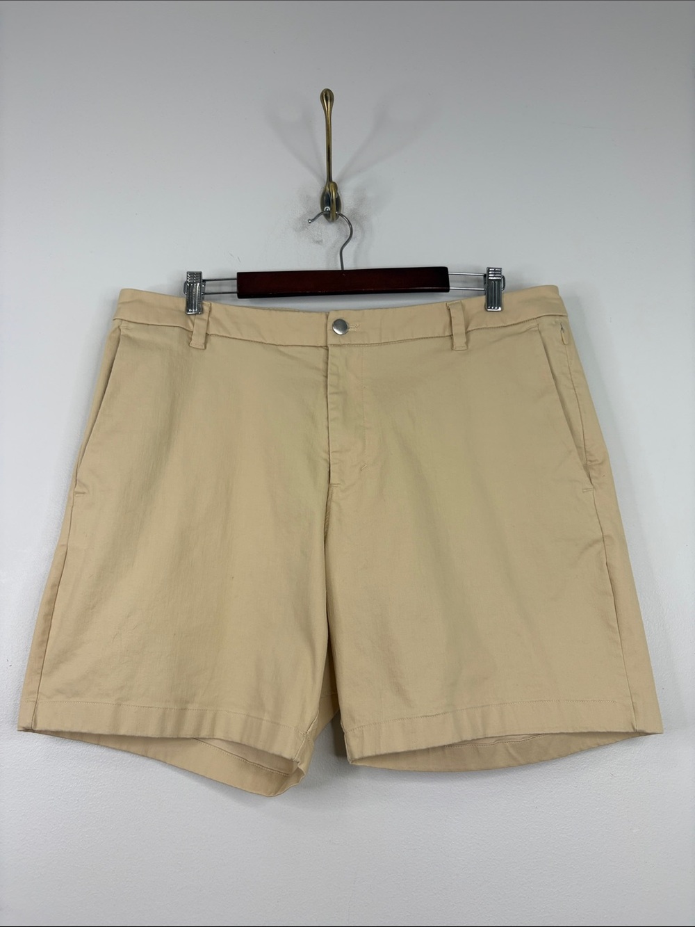 Lululemon Commission Shorts Mens 38 x 7 Prosecco Beige Classic Fit Oxford
